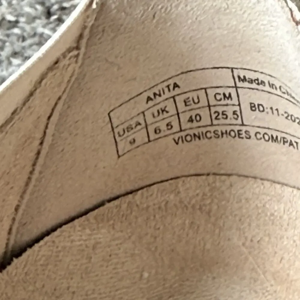 Vionic Anita Woven Round Toe Comfort Ballet Flat Sz 9 Womens Gold Slip On EUC